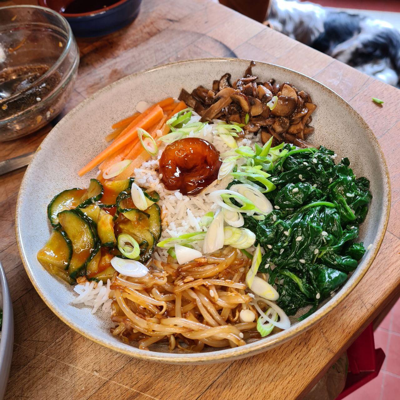 photographie bibimbap végétarien